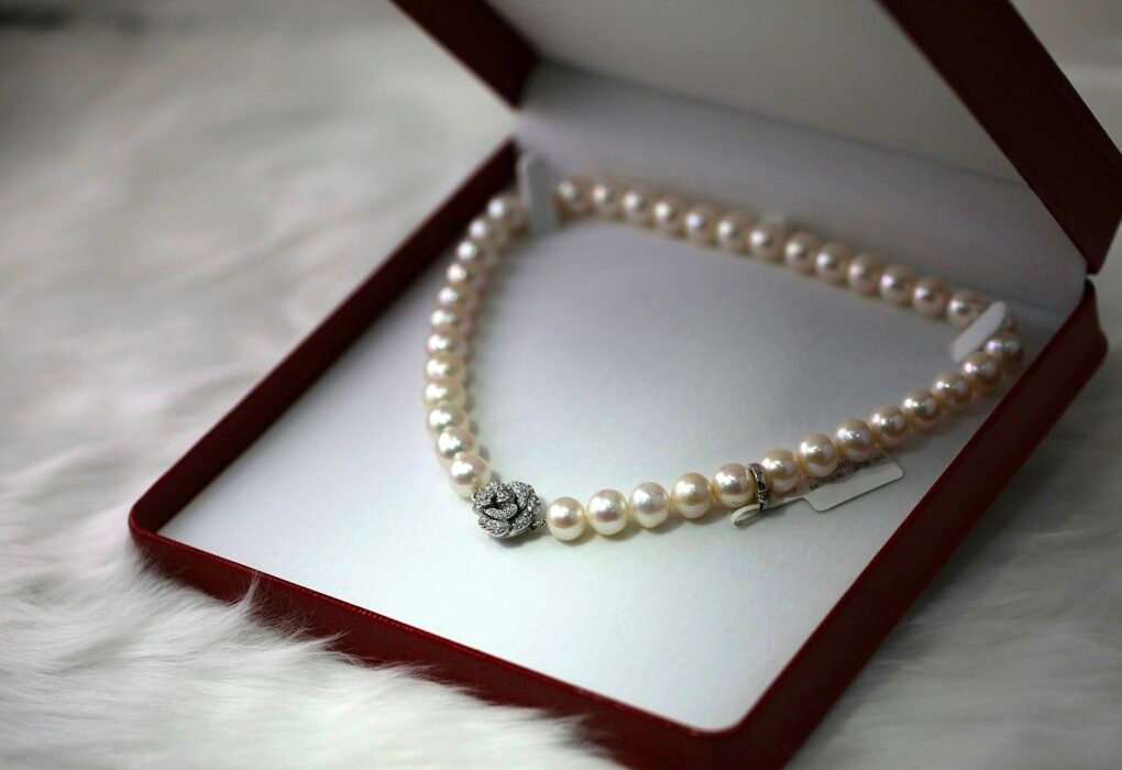 1 String Of Pearls Requires Animal Cruelty, Murder & Microplastic Pollution Caavakushi