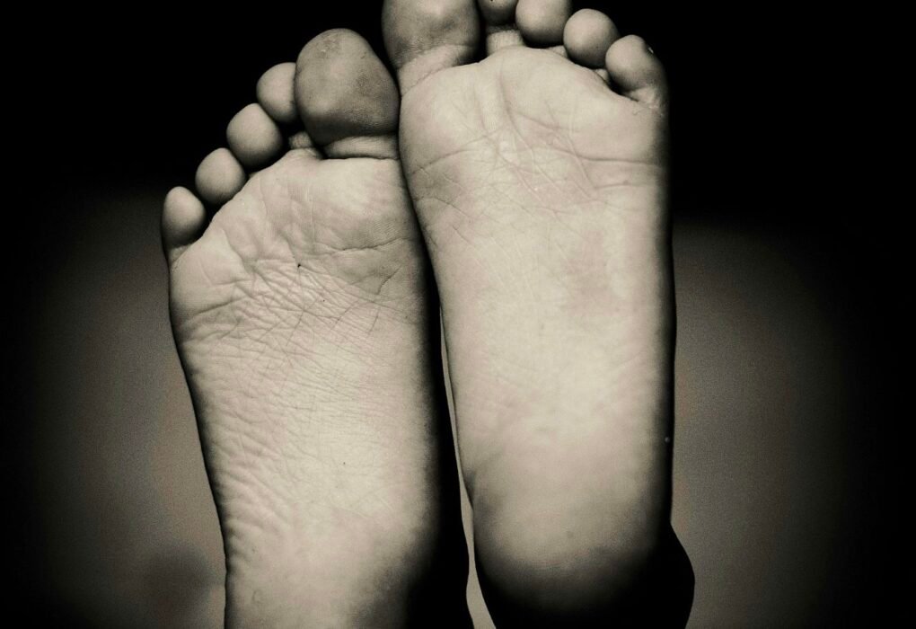 Refreshing Antifungal Vegan Peppermint Foot Spray Recipe (No Smelly Feet Or Harmful Chemicals) Caavakushi