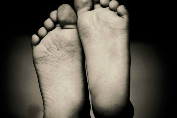 Refreshing Antifungal Vegan Peppermint Foot Spray Recipe (No Smelly Feet Or Harmful Chemicals) Caavakushi