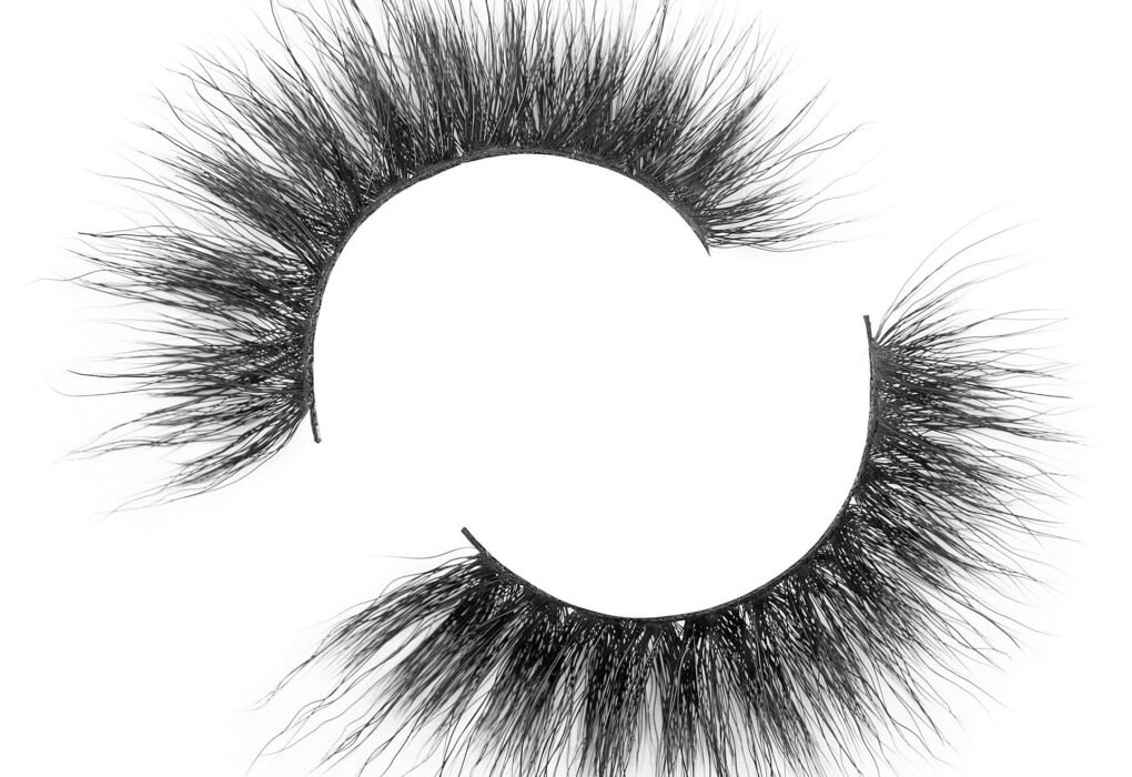 Mink Lashes: 6 Reasons Their Evil (Animal Cruelty, Disease & Greenhouse Gas Emissions) Caavakushi